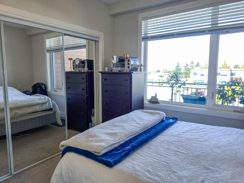 204-6544 Metral Dr, Nanaimo, BC - Indoor Photo Showing Bedroom