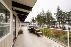 241 Carnegie St  Campbell River, BC V9W 2J4