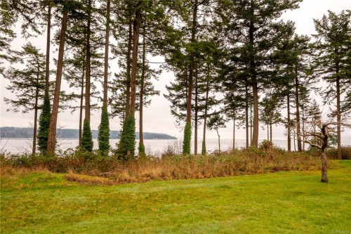 241 Carnegie St, Campbell River, BC 