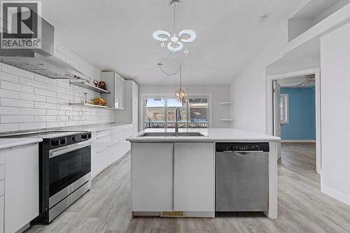 267 Panamount Hill Nw, Calgary, AB - Indoor Photo Showing Kitchen