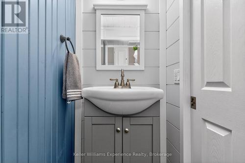 1/2 Bath on main floor - 196 Fourth Street, Midland, ON -  Photo Showing Bathroom