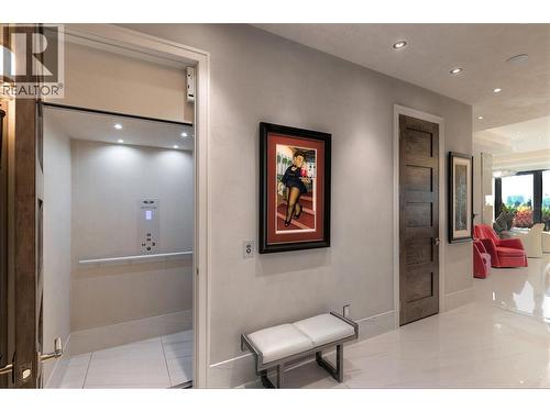 2245 Abbott Street Unit# 301, Kelowna, BC - Indoor Photo Showing Other Room