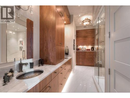 2245 Abbott Street Unit# 301, Kelowna, BC - Indoor Photo Showing Bathroom