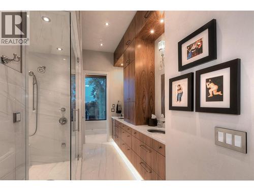 2245 Abbott Street Unit# 301, Kelowna, BC - Indoor Photo Showing Bathroom