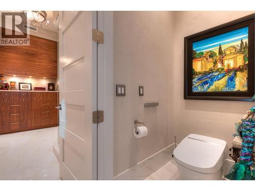 2245 Abbott Street Unit# 301, Kelowna, BC - Indoor Photo Showing Bathroom