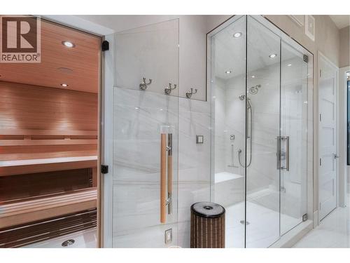 2245 Abbott Street Unit# 301, Kelowna, BC - Indoor Photo Showing Bathroom