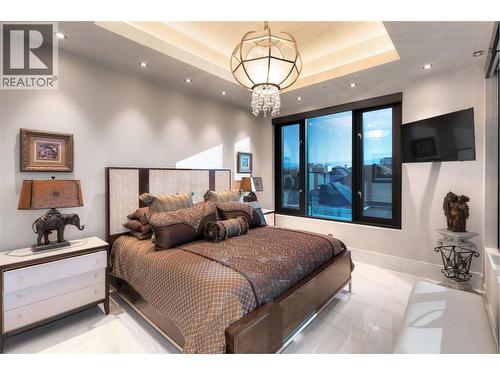 2245 Abbott Street Unit# 301, Kelowna, BC - Indoor Photo Showing Bedroom