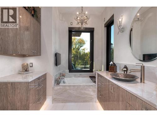 2245 Abbott Street Unit# 301, Kelowna, BC - Indoor