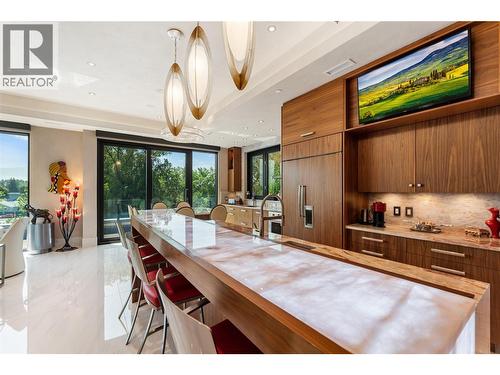 2245 Abbott Street Unit# 301, Kelowna, BC - Indoor Photo Showing Other Room