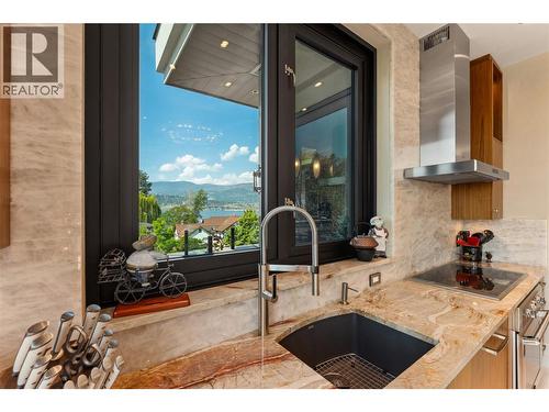 2245 Abbott Street Unit# 301, Kelowna, BC - Indoor Photo Showing Kitchen