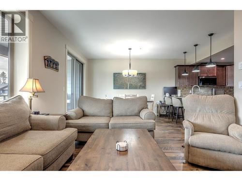9834 Cathedral Drive, Silver Star, BC - Indoor Photo Showing Living Room