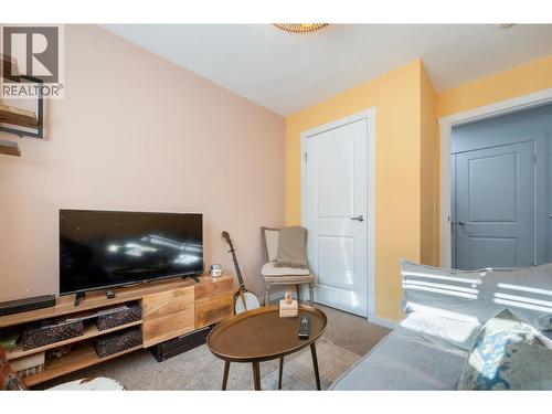 1149 Maple Street, Okanagan Falls, BC - Indoor Photo Showing Living Room
