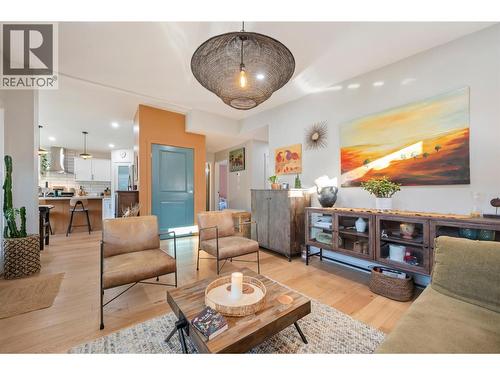 1149 Maple Street, Okanagan Falls, BC - Indoor Photo Showing Living Room