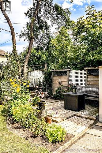 136 Hunter Street W, Hamilton, ON - Outdoor