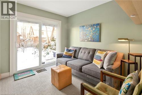 136 Hunter Street W, Hamilton, ON - Indoor Photo Showing Living Room