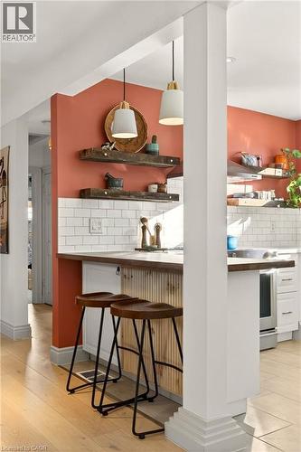 136 Hunter Street W, Hamilton, ON - Indoor