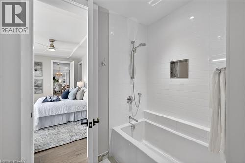 Upgraded to bathtub & accessories - 123 Maurice Drive Unit# 401, Oakville, ON - Indoor Photo Showing Bathroom