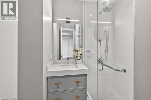 Ensuite 3 w/ heated floors - 123 Maurice Drive Unit# 401, Oakville, ON - Indoor Photo Showing Bathroom