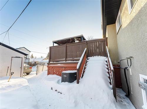 1016 Radisson Ave, Winnipeg, MB 