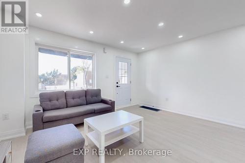 685 Jane Street, Toronto, ON - Indoor Photo Showing Living Room