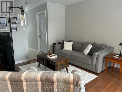 792 Mackendrick Drive N, Kincardine, ON - Indoor Photo Showing Living Room