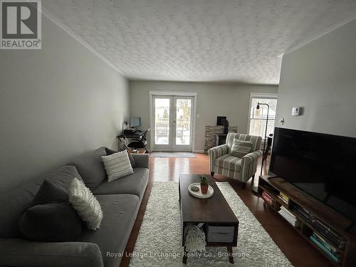 792 Mackendrick Drive N, Kincardine, ON - Indoor Photo Showing Living Room