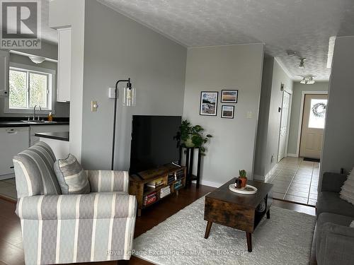 792 Mackendrick Drive N, Kincardine, ON - Indoor Photo Showing Living Room