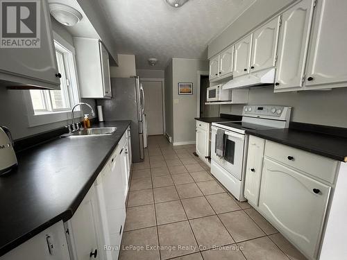 792 Mackendrick Drive N, Kincardine, ON - Indoor Photo Showing Kitchen