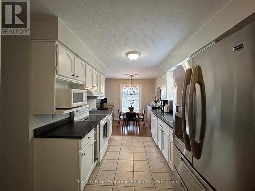 792 Mackendrick Drive N, Kincardine, ON - Indoor Photo Showing Kitchen