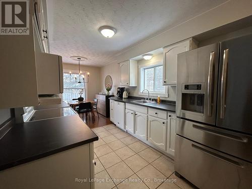 792 Mackendrick Drive N, Kincardine, ON - Indoor Photo Showing Kitchen With Double Sink