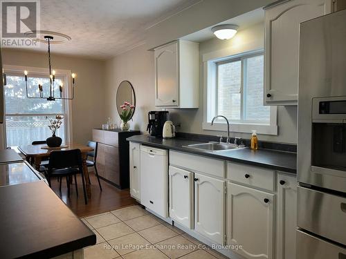 792 Mackendrick Drive N, Kincardine, ON - Indoor Photo Showing Kitchen With Double Sink