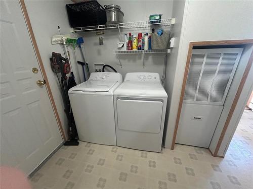 23 Shay Crescent, Winnipeg, MB - Indoor Photo Showing Laundry Room