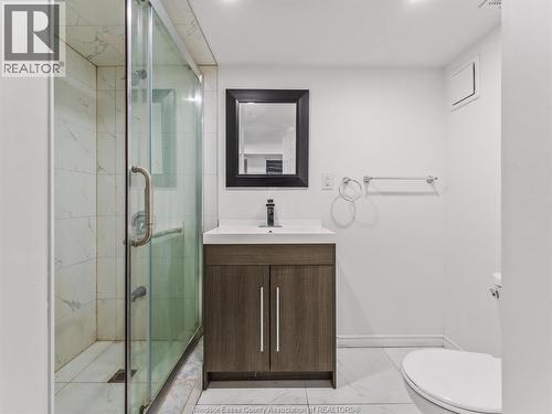 1457 S Cameron Boulevard, Windsor, ON - Indoor Photo Showing Bathroom