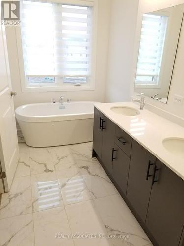 71 Schmeltzer Crescent, Richmond Hill, ON - Indoor Photo Showing Bathroom