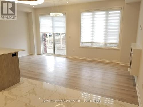 71 Schmeltzer Crescent, Richmond Hill, ON - Indoor Photo Showing Other Room