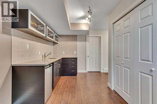 1544 Panatella Boulevard Nw, Calgary, AB - Indoor Photo Showing Kitchen