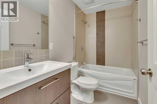 1544 Panatella Boulevard Nw, Calgary, AB - Indoor Photo Showing Bathroom