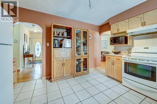 1455 Russell Road Ne, Calgary, AB - Indoor Photo Showing Kitchen