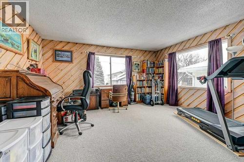 1455 Russell Road Ne, Calgary, AB - Indoor Photo Showing Office