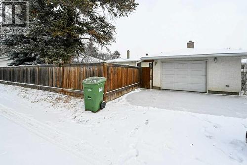 1455 Russell Road Ne, Calgary, AB - Outdoor