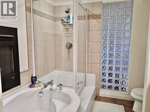 250 Marina Way Unit# 204, Penticton, BC - Indoor Photo Showing Bathroom