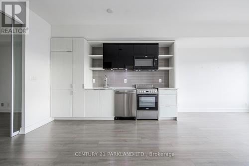 312 - 6 Parkwood Avenue, Toronto, ON - Indoor Photo Showing Kitchen