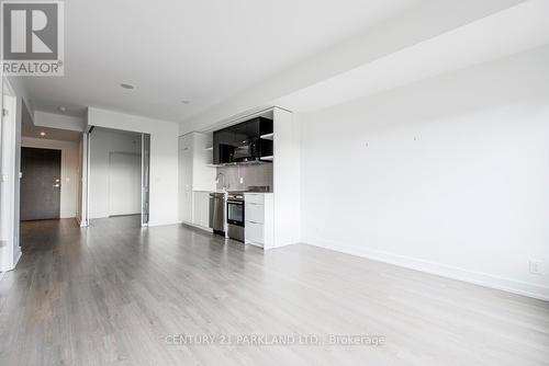 312 - 6 Parkwood Avenue, Toronto, ON - Indoor Photo Showing Kitchen