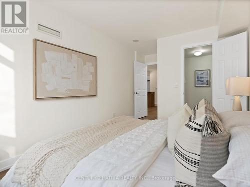 206 - 73 King William Crescent, Richmond Hill, ON - Indoor Photo Showing Bedroom