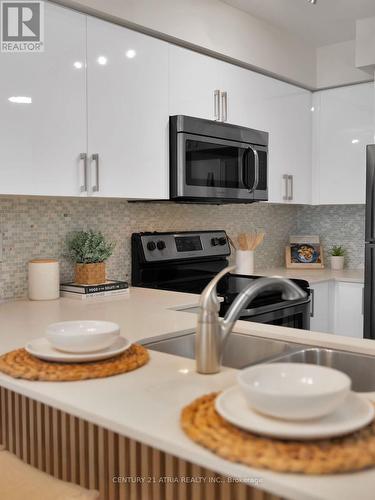 206 - 73 King William Crescent, Richmond Hill, ON - Indoor Photo Showing Kitchen With Double Sink With Upgraded Kitchen