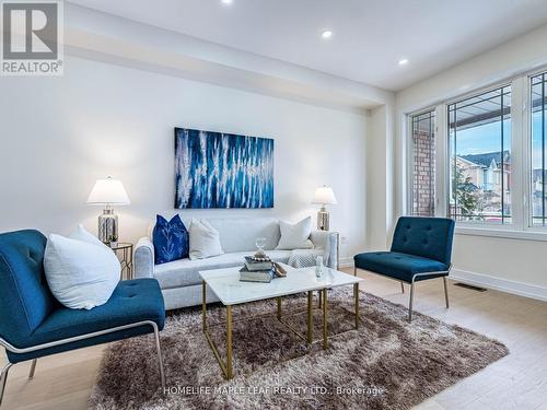 10 Eaglefield Gate, Brampton, ON - Indoor Photo Showing Living Room
