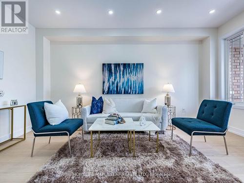 10 Eaglefield Gate, Brampton, ON - Indoor Photo Showing Living Room