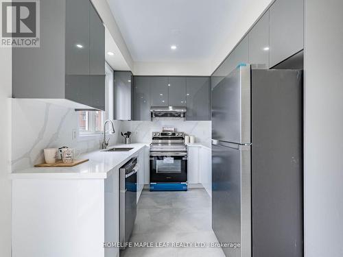 10 Eaglefield Gate, Brampton, ON - Indoor Photo Showing Kitchen