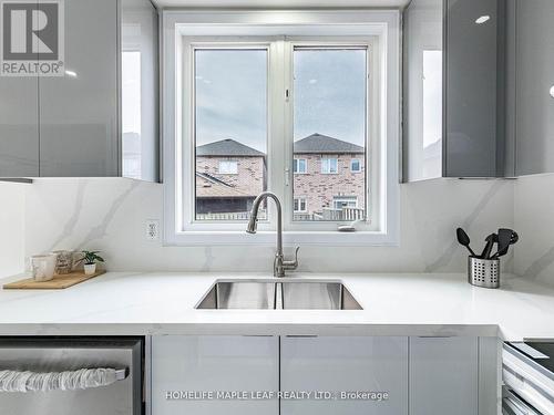 10 Eaglefield Gate, Brampton, ON - Indoor Photo Showing Kitchen With Double Sink