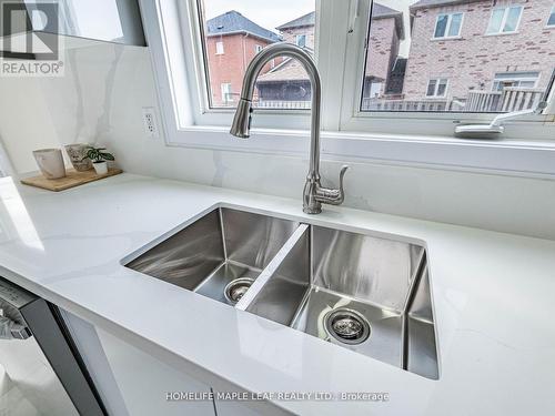 10 Eaglefield Gate, Brampton, ON - Indoor Photo Showing Kitchen With Double Sink